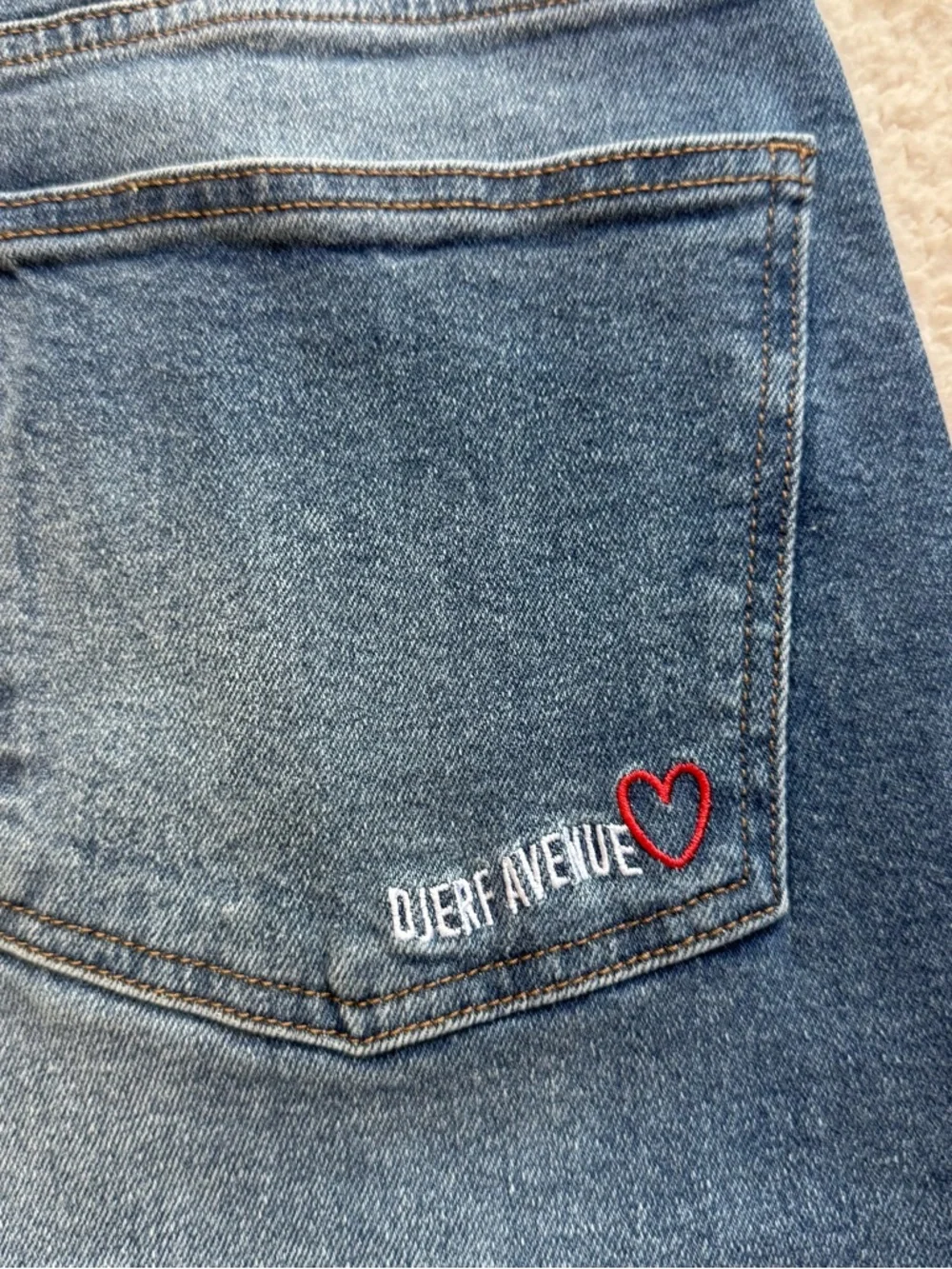 NWT Djerf Avenue Straight Jeans Mid Blue Size 27 - Picture 5 of 14